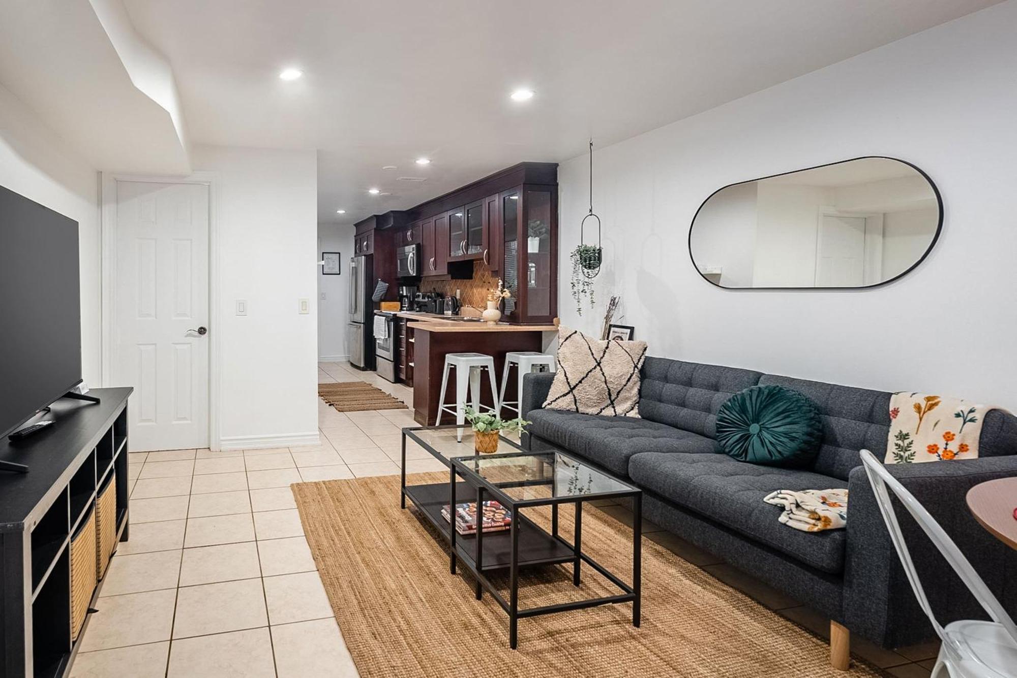 טורונטו Basement Suite With Private Patio In Davenport מראה חיצוני תמונה