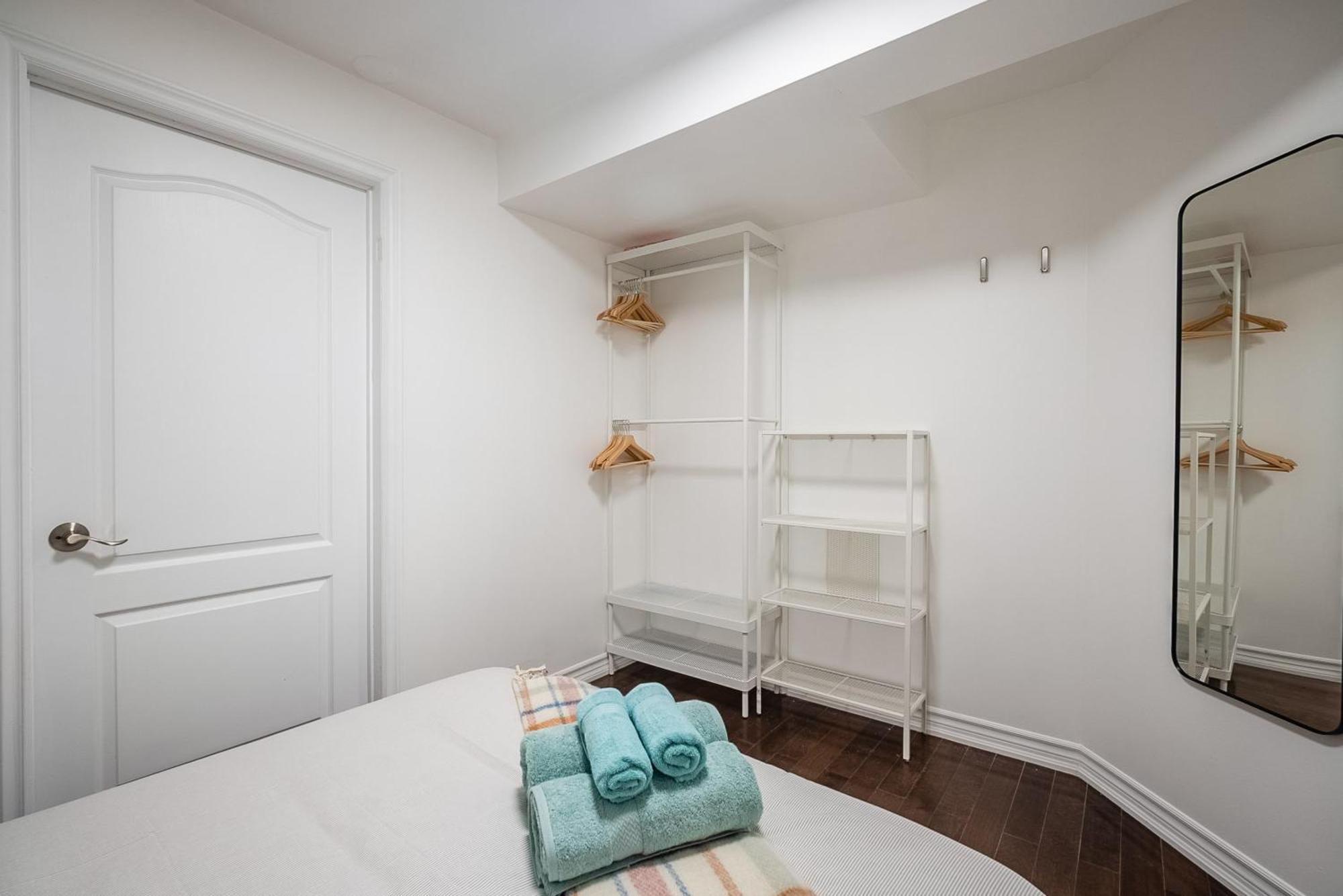 טורונטו Basement Suite With Private Patio In Davenport מראה חיצוני תמונה